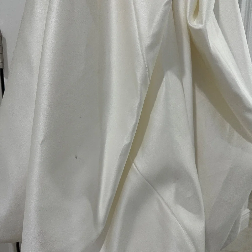 Wedding Dress by ENZOANI - Picture 11 of 16